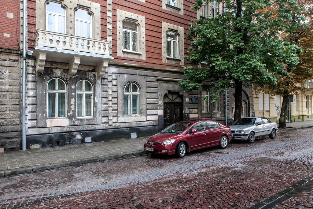 Queens Apartments 1 Lviv Extérieur photo