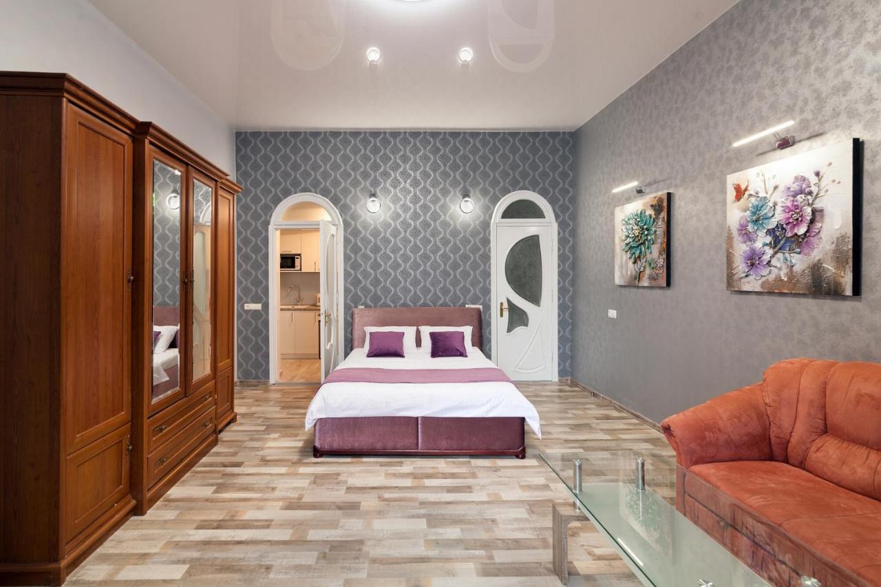 Queens Apartments 1 Lviv Extérieur photo